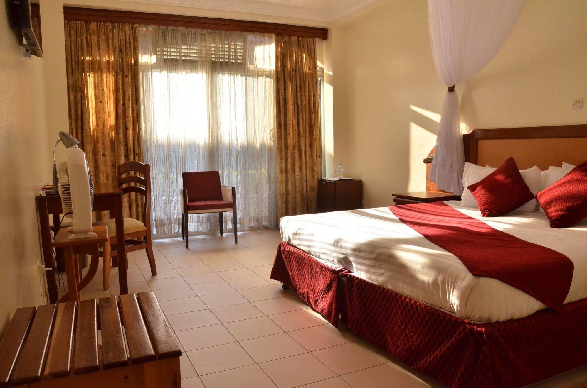 Hotel Chez Lando Кигали Екстериор снимка